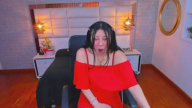 Nohemi louse online show from 03-30-26, 06:42