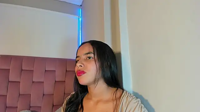 Snapshot of Roxy_Stonee chatting on 05-16-26, 07:23 Roxy Stonee online show from 05-16-26, 07:23