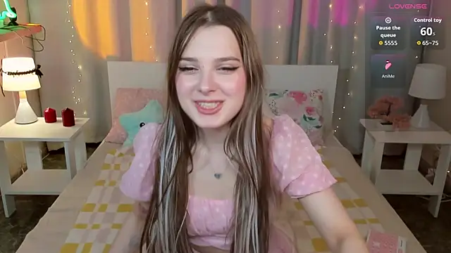 Snapshot of kaisajenner chatting on 06-15-26, 03:14 kaisajenner online show from 06-15-26, 03:14