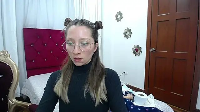 Snapshot of Carlin_Diaz chatting on 03-09-25, 03:01 Carlin Diaz online show from 03-09-25, 03:01