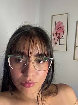 Snapshot of megan_cl chatting on 02-16-25, 05:04 megan cl online show from 02-16-25, 05:04