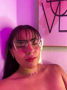 Snapshot of megan_cl chatting on 02-18-25, 03:31 megan cl online show from 02-18-25, 03:31