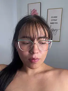 Snapshot of megan_cl chatting on 02-21-25, 04:18 megan cl online show from 02-21-25, 04:18