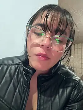 Snapshot of megan_cl chatting on 03-12-25, 02:09 megan cl online show from 03-12-25, 02:09