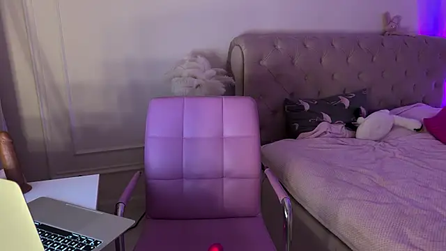 Snapshot of Kisskeyy chatting on 02-20-25, 01:14 Kisskeyy online show from 02-20-25, 01:14