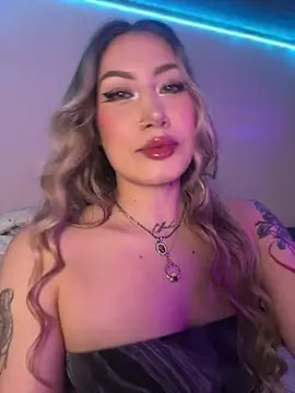 Lally Valencia   online show from 11-04-25, 08:46