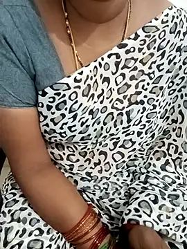 Snapshot of Tamil_Meera12 chatting on 02-10-25, 08:53 Tamil Meera12 online show from 02-10-25, 08:53