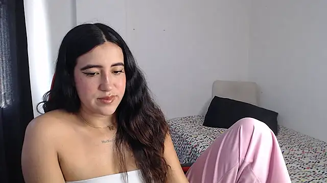 Snapshot of __leaa chatting on 07-28-26, 04:39 leaa online show from 07-28-26, 04:39