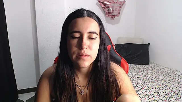 Snapshot of __leaa chatting on 08-01-26, 12:21 leaa online show from 08-01-26, 12:21