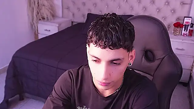 Snapshot of JhoanLeandro chatting on 04-24-26, 06:38 JhoanLeandro online show from 04-24-26, 06:38