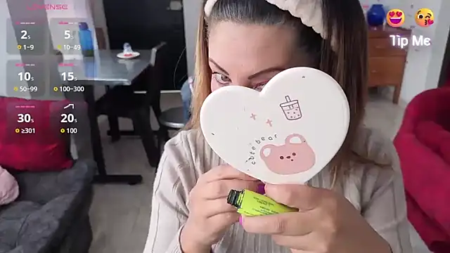 Snapshot of xxsexycutexxx chatting on 10-28-25, 12:09 xxsexycutexxx online show from 10-28-25, 12:09