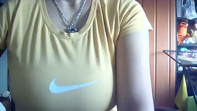 Snapshot of Cicamica12 chatting on 11-19-25, 08:25 Cicamica12 online show from 11-19-25, 08:25