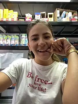 Snapshot of Andrea18_blonde chatting on 04-30-26, 02:56 Andrea18 blonde online show from 04-30-26, 02:56