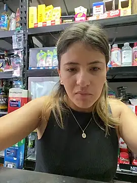 Snapshot of Andrea18_blonde chatting on 05-04-26, 05:20 Andrea18 blonde online show from 05-04-26, 05:20