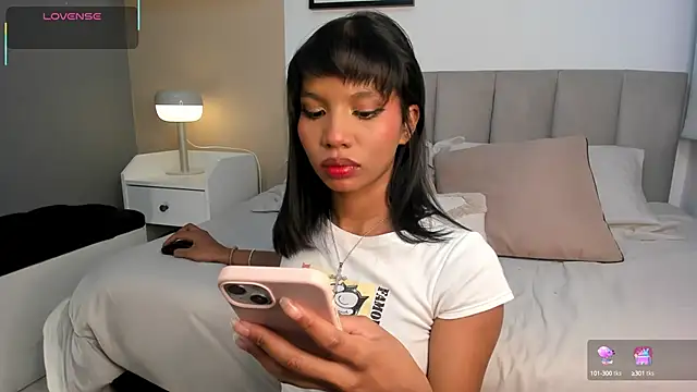 Snapshot of Gigi_Strawberry chatting on 09-10-25, 04:45 Gigi Strawberry online show from 09-10-25, 04:45