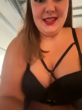 Snapshot of Lars-Lola chatting on 11-23-25, 11:21 Lars-Lola online show from 11-23-25, 11:21