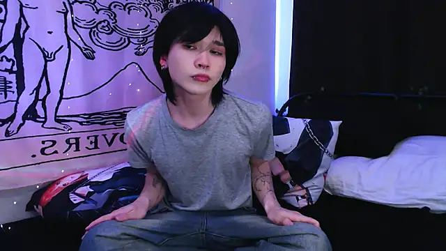 Snapshot of rennnuts chatting on 02-26-25, 01:08 rennnuts online show from 02-26-25, 01:08