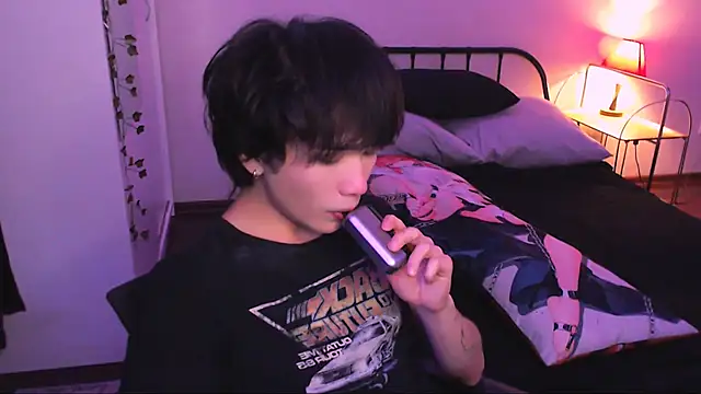 Snapshot of rennnuts chatting on 10-08-25, 07:44 rennnuts online show from 10-08-25, 07:44