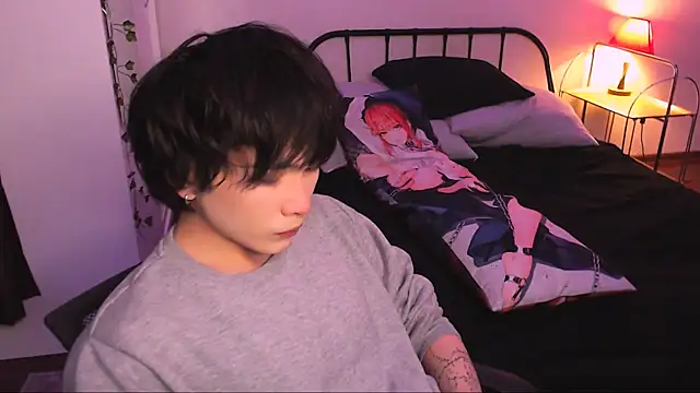 Snapshot of rennnuts chatting on 10-10-25, 01:21 rennnuts online show from 10-10-25, 01:21