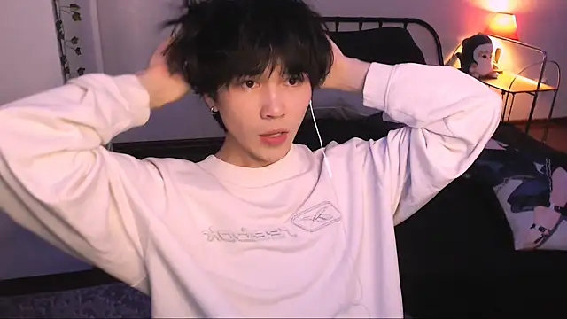 Snapshot of rennnuts chatting on 10-14-25, 05:03 rennnuts online show from 10-14-25, 05:03