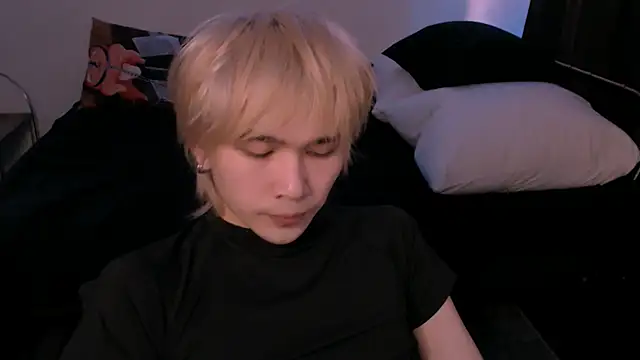 Snapshot of rennnuts chatting on 02-25-26, 02:48 rennnuts online show from 02-25-26, 02:48