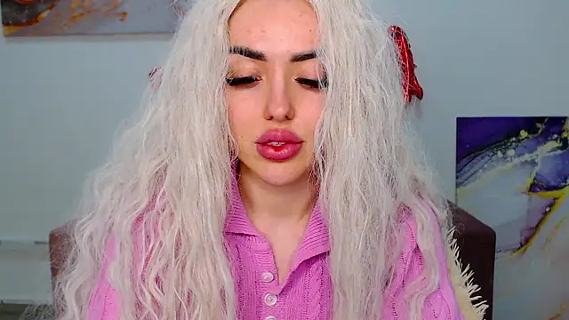 Snapshot of MissisCaty chatting on 03-19-25, 12:34 MissisCaty online show from 03-19-25, 12:34