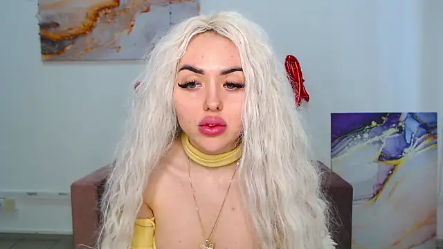 Snapshot of MissisCaty chatting on 03-20-25, 12:32 MissisCaty online show from 03-20-25, 12:32