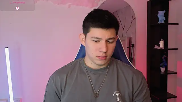 JamesCr  online show from 06-24-26, 12:48
