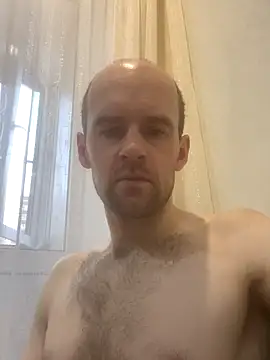 Snapshot of LynnAhNight chatting on 11-09-25, 04:44 LynnAhNight online show from 11-09-25, 04:44