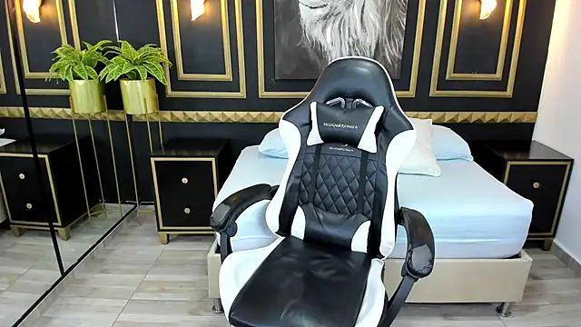 tiffanny doll  online show from 03-11-25, 09:13