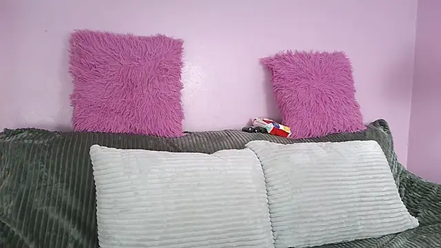 Snapshot of Hiyakasudere chatting on 12-17-25, 12:33 Hiyakasudere online show from 12-17-25, 12:33