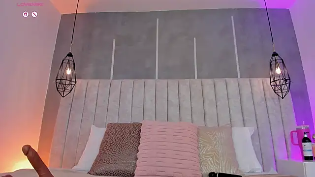 Arianasweeet online show from 06-25-26, 08:13
