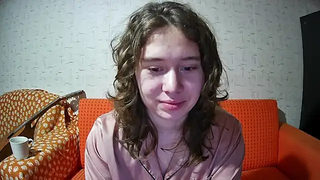 Snapshot of girliemilk chatting on 11-17-25, 09:20 girliemilk online show from 11-17-25, 09:20