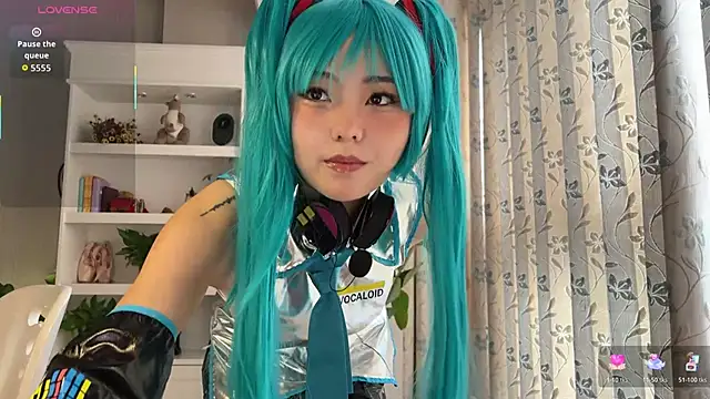 nanaliu6 online show from 10-20-25, 06:58