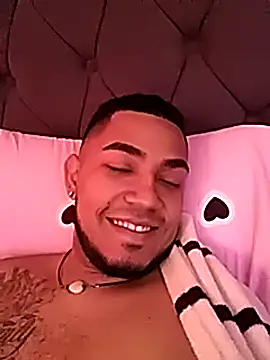 Snapshot of Elgroney23 chatting on 02-02-25, 04:00 Elgroney23 online show from 02-02-25, 04:00