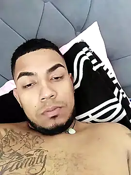 Snapshot of Elgroney23 chatting on 02-02-25, 09:45 Elgroney23 online show from 02-02-25, 09:45