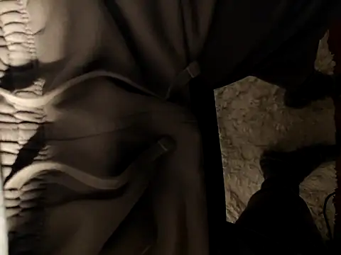 Snapshot of leinadanal chatting on 02-17-25, 12:21 leinadanal online show from 02-17-25, 12:21