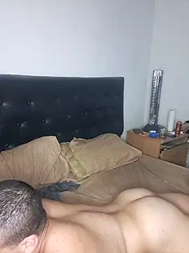 Snapshot of liamlara chatting on 10-23-25, 04:01 liamlara online show from 10-23-25, 04:01