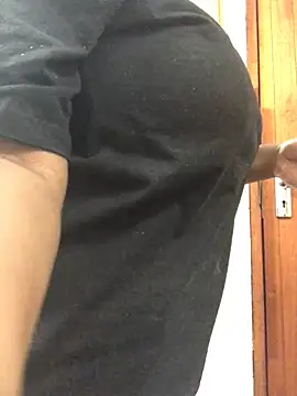 Snapshot of servingBigTitis chatting on 02-04-25, 06:36 servingBigTitis online show from 02-04-25, 06:36