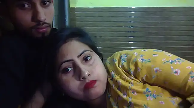 Snapshot of Queen_Couple chatting on 02-15-25, 04:34 Queen Couple online show from 02-15-25, 04:34