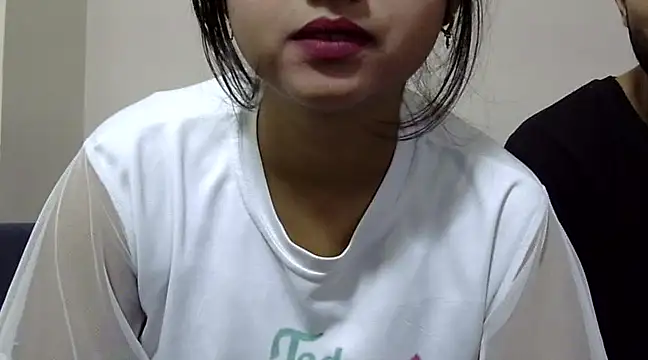 Snapshot of Queen_Couple chatting on 03-02-25, 05:33 Queen Couple online show from 03-02-25, 05:33