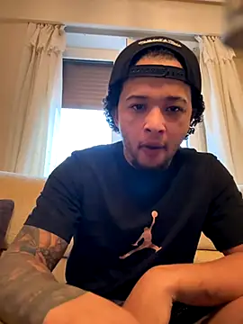 Snapshot of yeiyei_oficial chatting on 10-16-25, 05:03 yeiyei oficial online show from 10-16-25, 05:03