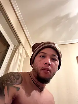 Snapshot of yeiyei_oficial chatting on 10-24-25, 03:14 yeiyei oficial online show from 10-24-25, 03:14