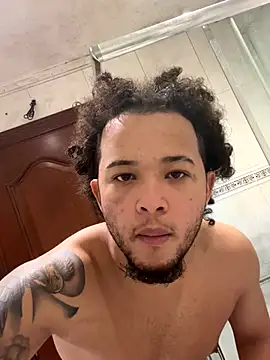 Snapshot of yeiyei_oficial chatting on 10-24-25, 05:42 yeiyei oficial online show from 10-24-25, 05:42