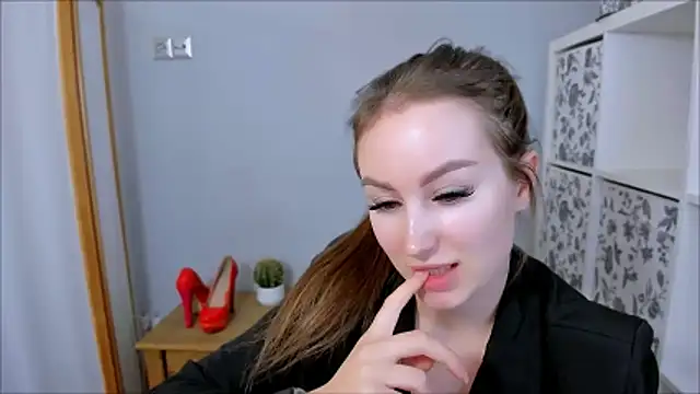 DonnaCam online show from 10-28-25, 09:28