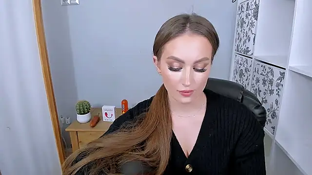 DonnaCam online show from 12-19-25, 04:36