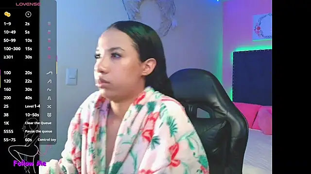 SallyWhitee online show from 11-23-25, 04:01