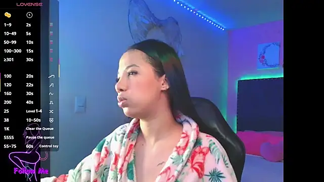 SallyWhitee online show from 11-28-25, 04:48