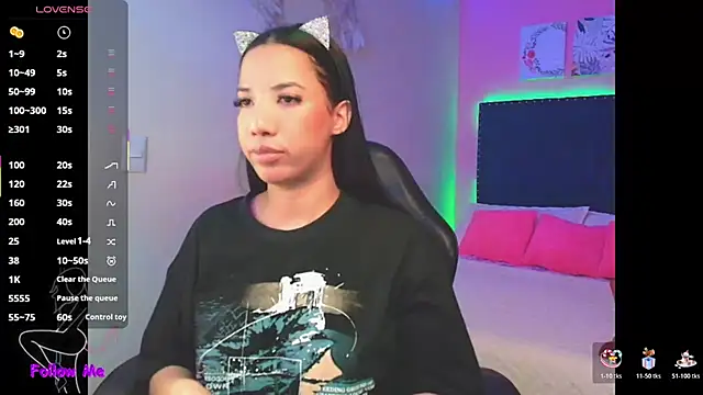 SallyWhitee online show from 11-30-25, 03:54