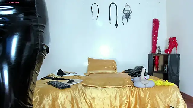 aurora cullen  online show from 04-16-26, 11:44